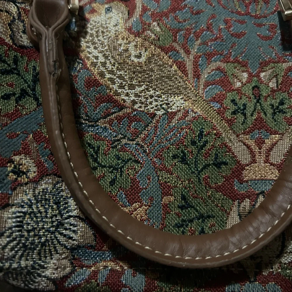 Signage Strawberry Thief Tapestry Small Purse NWOT With Removeable Strap